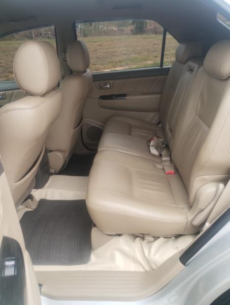 TOYOTA Hilux SW4 3.0 16V 4P SRV 4X4 7 LUGARES TURBO DIESEL AUTOMTICO, Foto 3