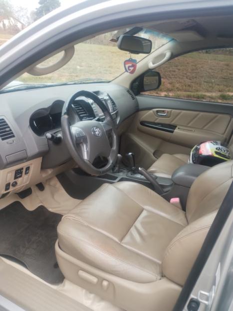 TOYOTA Hilux SW4 3.0 16V 4P SRV 4X4 7 LUGARES TURBO DIESEL AUTOMTICO, Foto 4