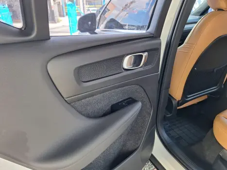 VOLVO XC40 1.5 16V 4P T5 RECHARGE HBRIDO INSCRIPTION GEARTRONIC AUTOMTICO, Foto 18