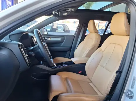 VOLVO XC40 1.5 16V 4P T5 RECHARGE HBRIDO INSCRIPTION GEARTRONIC AUTOMTICO, Foto 5