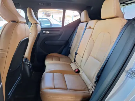 VOLVO XC40 1.5 16V 4P T5 RECHARGE HBRIDO INSCRIPTION GEARTRONIC AUTOMTICO, Foto 6