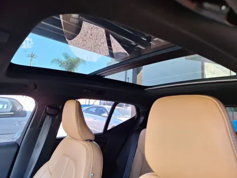 VOLVO XC40 1.5 16V 4P T5 RECHARGE HBRIDO INSCRIPTION GEARTRONIC AUTOMTICO, Foto 9