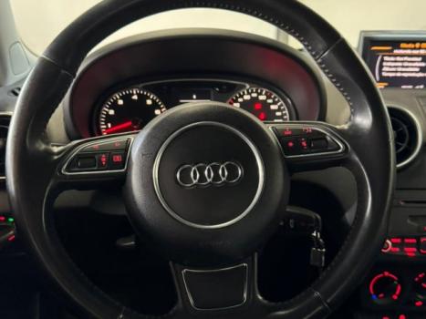 AUDI A1 1.4 16V TFSI ATRACTION S-TRONIC AUTOM�TICO, Foto 4