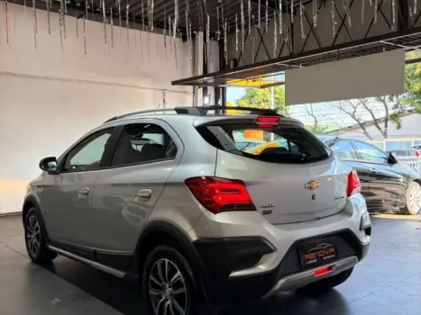 CHEVROLET Onix Hatch 1.4 4P FLEX ACTIV AUTOM�TICO, Foto 10