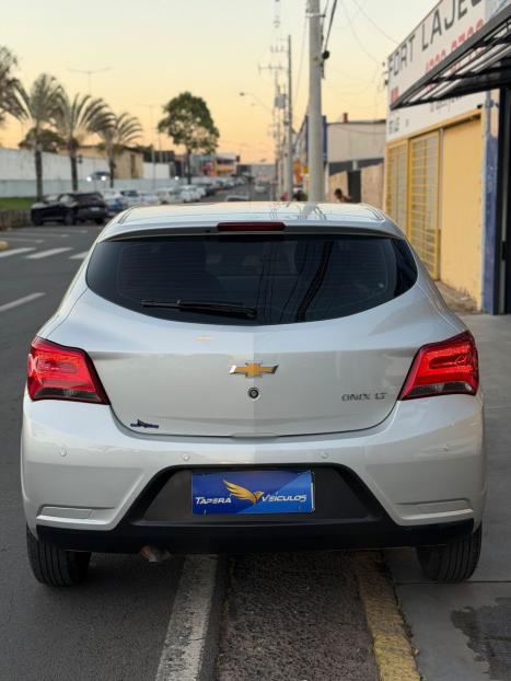 CHEVROLET Onix Hatch 1.0 4P FLEX LT, Foto 2