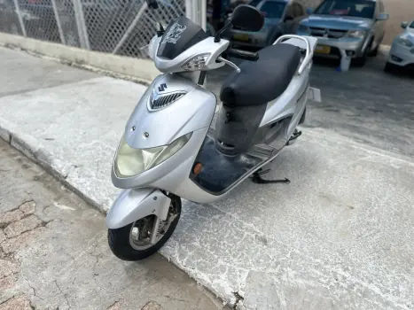 SUZUKI Burgman 125 , Foto 3