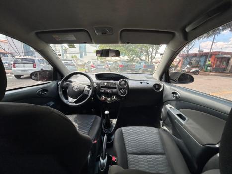 TOYOTA Etios Hatch 1.3 16V 4P FLEX X, Foto 6