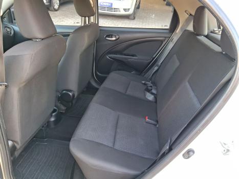 TOYOTA Etios Hatch 1.3 16V 4P FLEX X, Foto 6