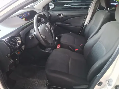 TOYOTA Etios Hatch 1.3 16V 4P FLEX X, Foto 9