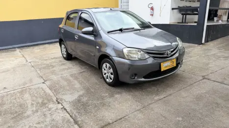TOYOTA Etios Hatch 1.3 16V 4P FLEX X, Foto 3