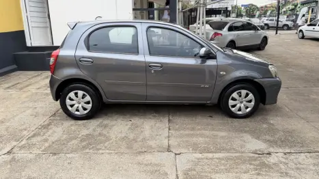 TOYOTA Etios Hatch 1.3 16V 4P FLEX X, Foto 8