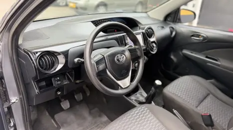 TOYOTA Etios Hatch 1.3 16V 4P FLEX X, Foto 13