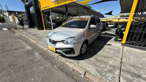 TOYOTA Etios Hatch 1.3 16V 4P FLEX X AUTOM�TICO, Foto 1