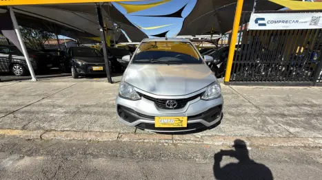 TOYOTA Etios Hatch 1.3 16V 4P FLEX X AUTOM�TICO, Foto 2