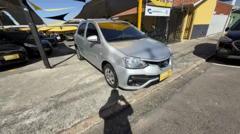 TOYOTA Etios Hatch 1.3 16V 4P FLEX X AUTOM�TICO, Foto 3