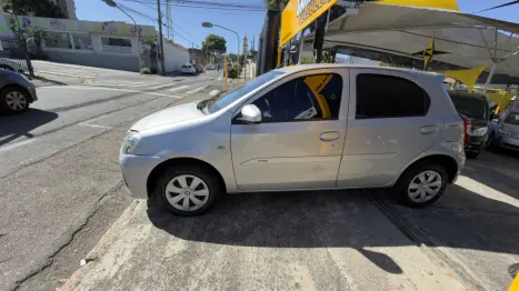 TOYOTA Etios Hatch 1.3 16V 4P FLEX X AUTOM�TICO, Foto 7