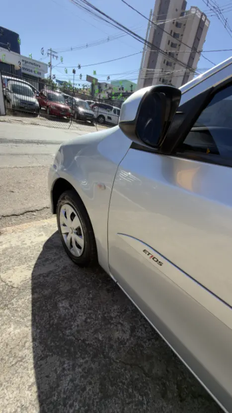 TOYOTA Etios Hatch 1.3 16V 4P FLEX X AUTOM�TICO, Foto 9