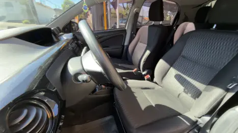 TOYOTA Etios Hatch 1.3 16V 4P FLEX X AUTOM�TICO, Foto 12