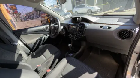 TOYOTA Etios Hatch 1.3 16V 4P FLEX X AUTOM�TICO, Foto 16