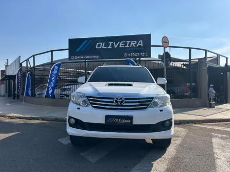 TOYOTA Hilux SW4 3.0 16V 4P SRV 4X4 7 LUGARES TURBO DIESEL AUTOMTICO, Foto 2