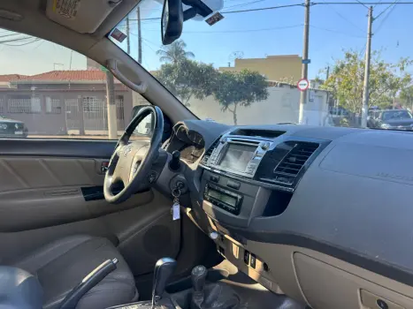 TOYOTA Hilux SW4 3.0 16V 4P SRV 4X4 7 LUGARES TURBO DIESEL AUTOMTICO, Foto 6