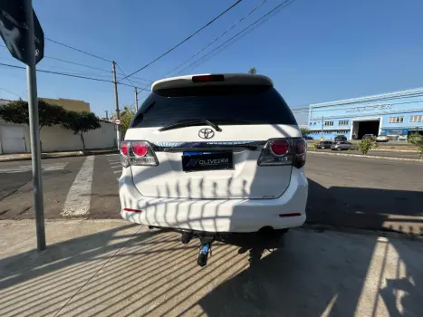 TOYOTA Hilux SW4 3.0 16V 4P SRV 4X4 7 LUGARES TURBO DIESEL AUTOMTICO, Foto 10