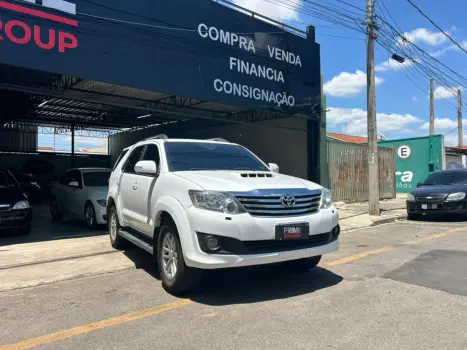 TOYOTA Hilux SW4 3.0 16V 4P SRV 4X4 7 LUGARES TURBO DIESEL AUTOMTICO, Foto 3