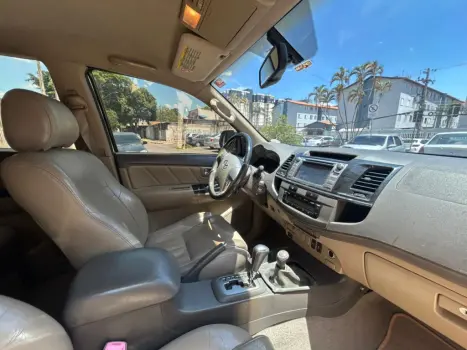 TOYOTA Hilux SW4 3.0 16V 4P SRV 4X4 7 LUGARES TURBO DIESEL AUTOMTICO, Foto 5