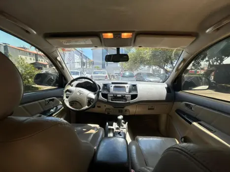 TOYOTA Hilux SW4 3.0 16V 4P SRV 4X4 7 LUGARES TURBO DIESEL AUTOMTICO, Foto 6