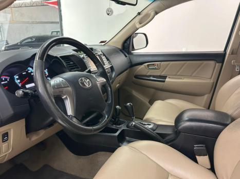 TOYOTA Hilux SW4 3.0 16V 4P SRV 4X4 7 LUGARES TURBO DIESEL AUTOMTICO, Foto 4