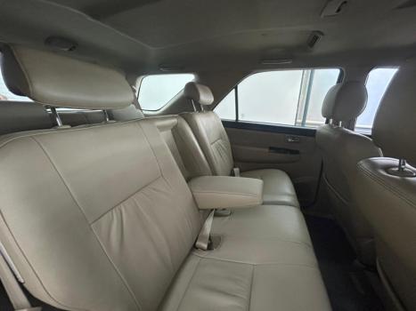 TOYOTA Hilux SW4 3.0 16V 4P SRV 4X4 7 LUGARES TURBO DIESEL AUTOMTICO, Foto 6