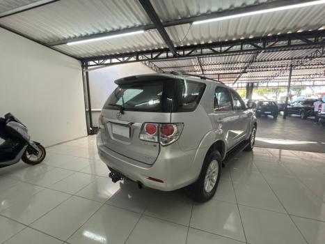 TOYOTA Hilux SW4 3.0 16V 4P SRV 4X4 7 LUGARES TURBO DIESEL AUTOMTICO, Foto 12