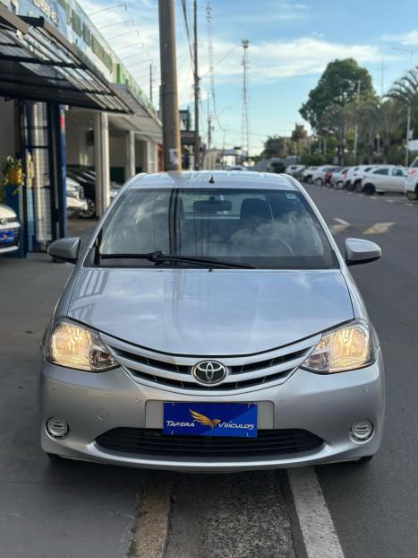 TOYOTA Etios Hatch 1.3 16V 4P FLEX X, Foto 2