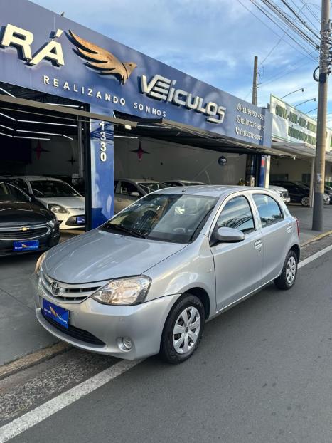 TOYOTA Etios Hatch 1.3 16V 4P FLEX X, Foto 3