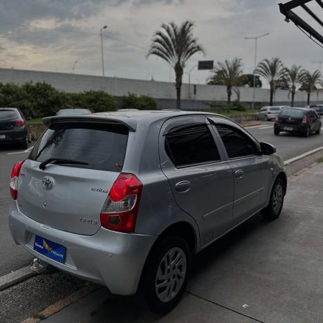 TOYOTA Etios Hatch 1.3 16V 4P FLEX X, Foto 6