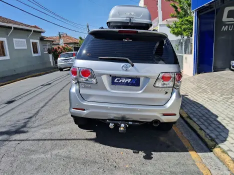 TOYOTA Hilux SW4 2.7 16V 4P FLEX SR 7 LUGARES AUTOMTICO, Foto 3