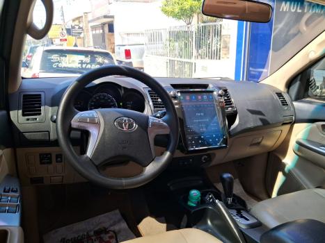 TOYOTA Hilux SW4 2.7 16V 4P FLEX SR 7 LUGARES AUTOMTICO, Foto 9