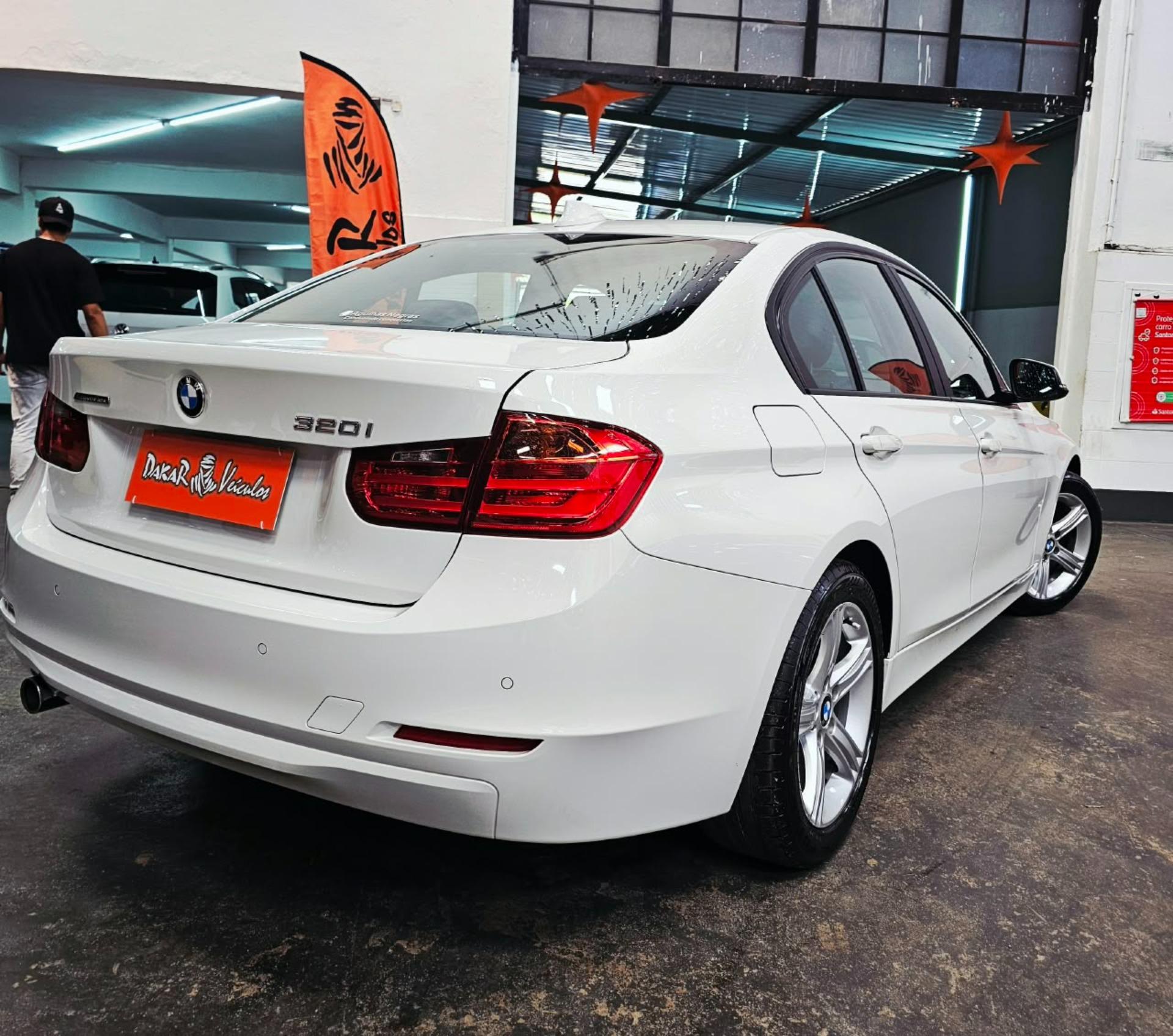 BMW 320I - Foto
