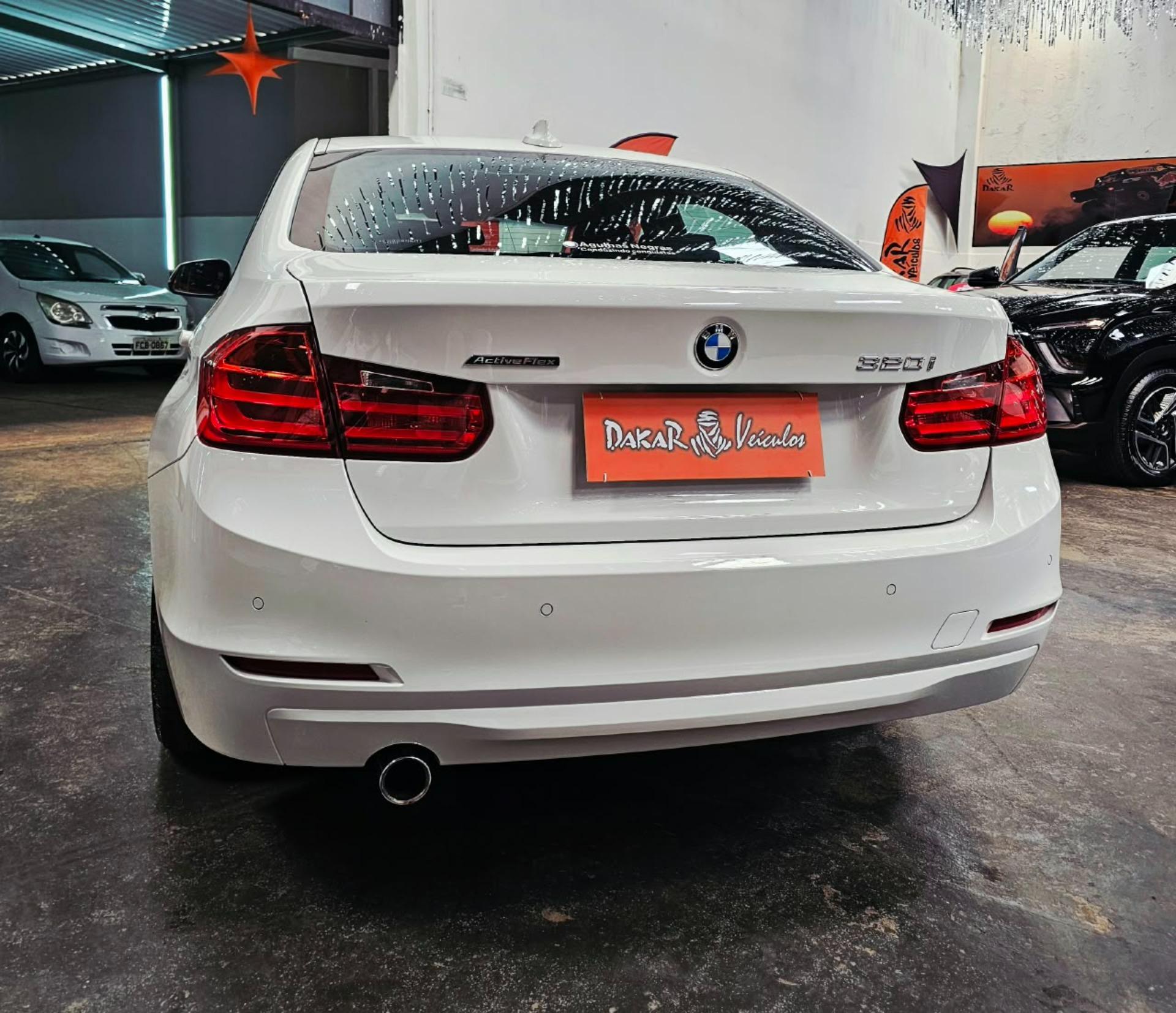 BMW 320I - Foto