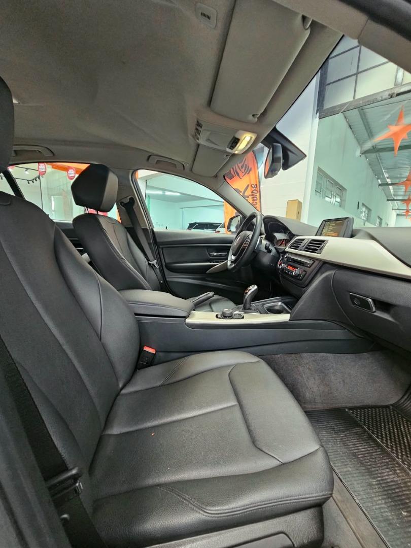 BMW 320I - Foto