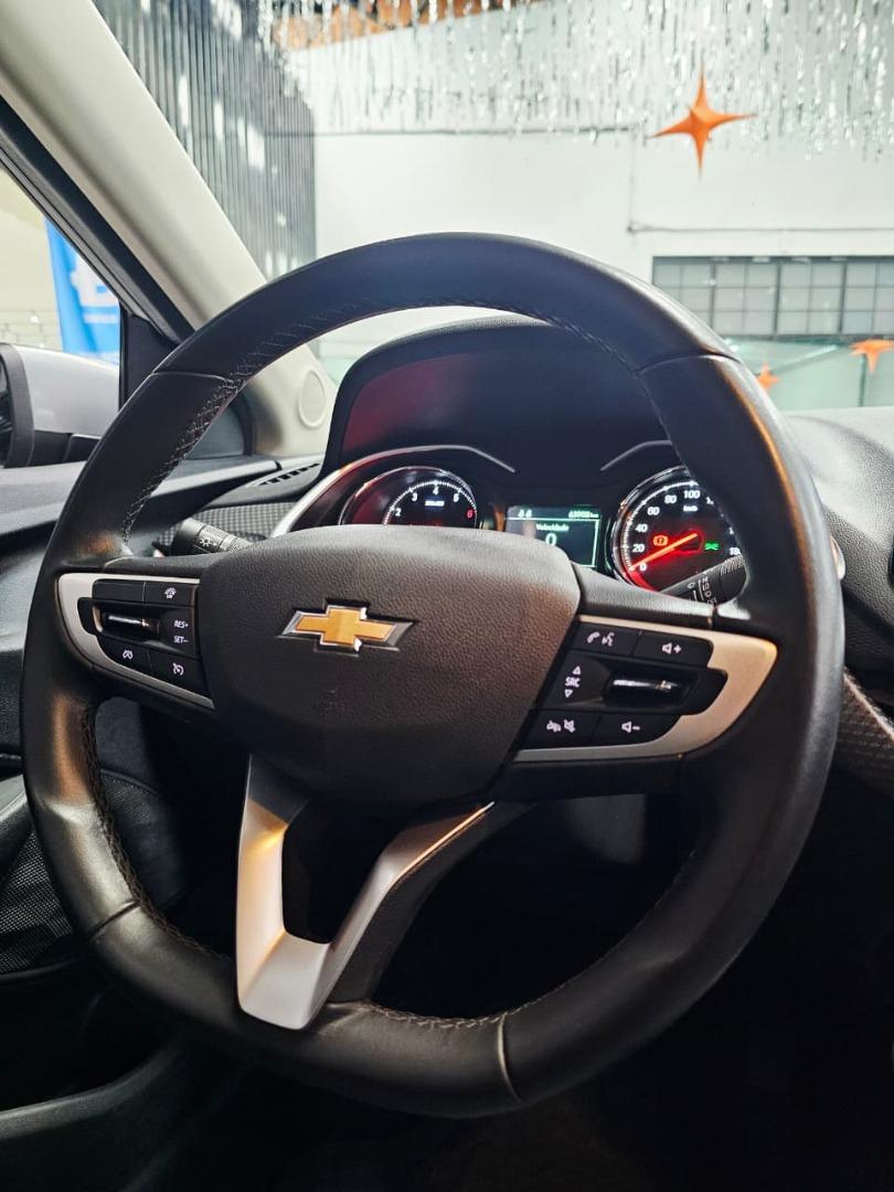 CHEVROLET Onix Hatch - Foto