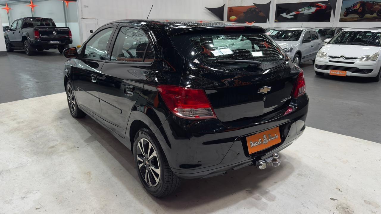 CHEVROLET Onix Hatch - Foto
