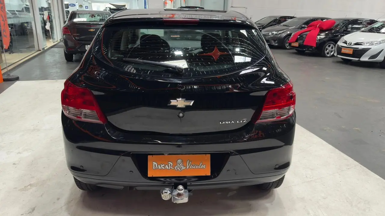 CHEVROLET Onix Hatch - Foto