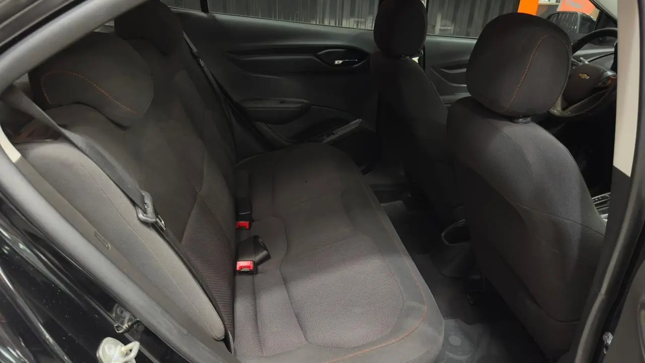 CHEVROLET Onix Hatch - Foto