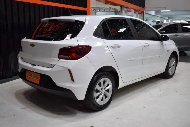 CHEVROLET Onix Hatch - Foto
