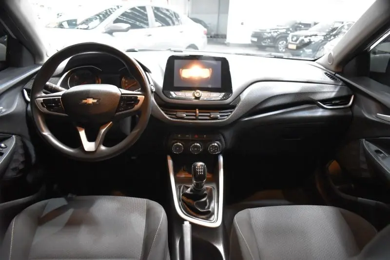 CHEVROLET Onix Hatch - Foto