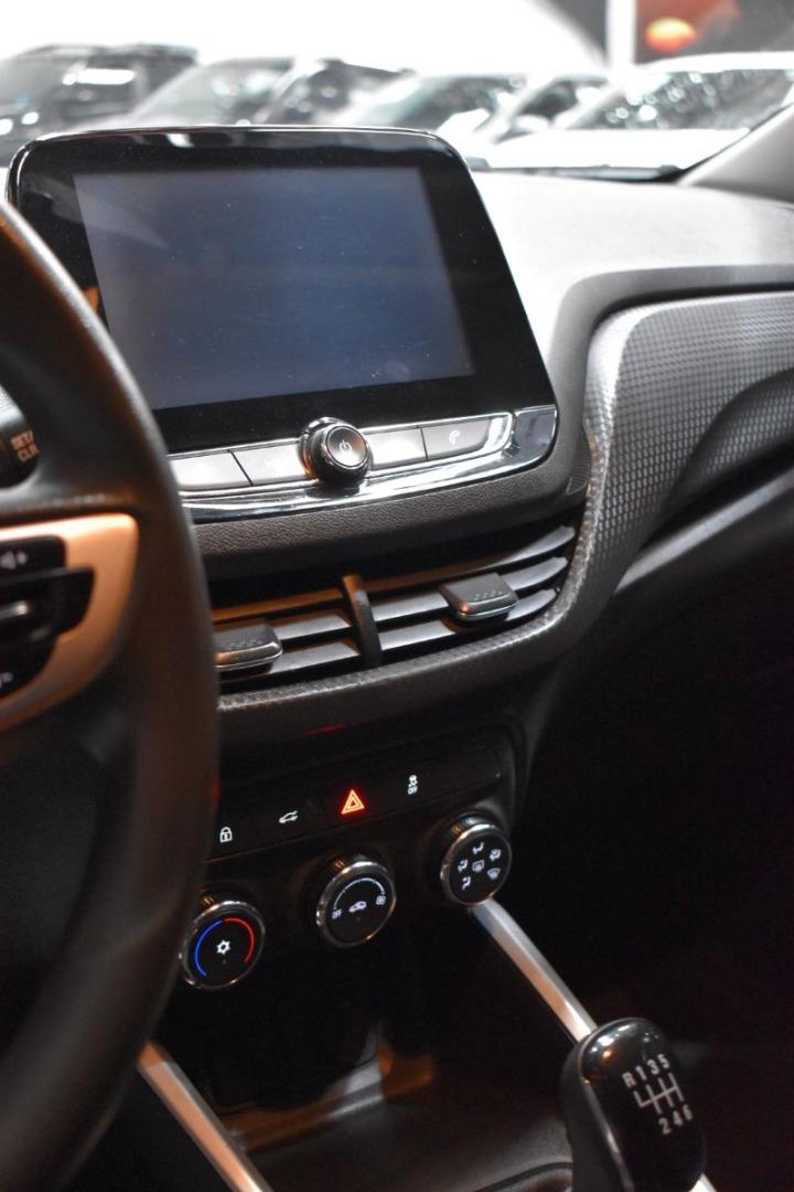 CHEVROLET Onix Hatch - Foto