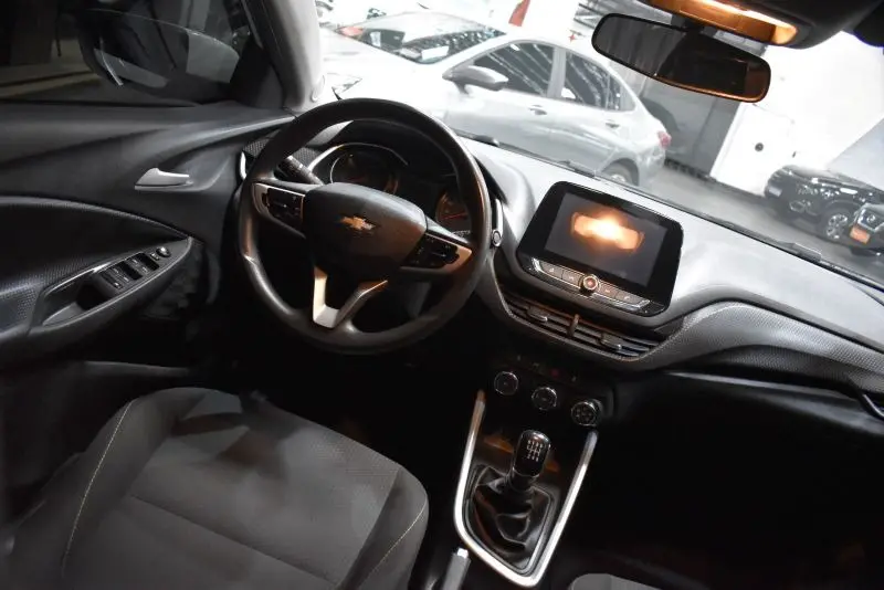CHEVROLET Onix Hatch - Foto