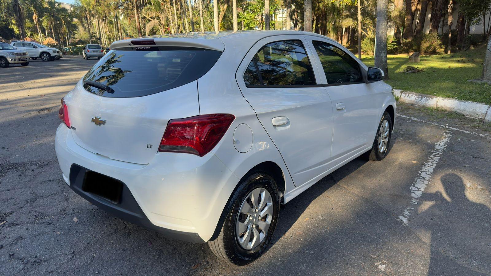 CHEVROLET Onix Hatch - Foto