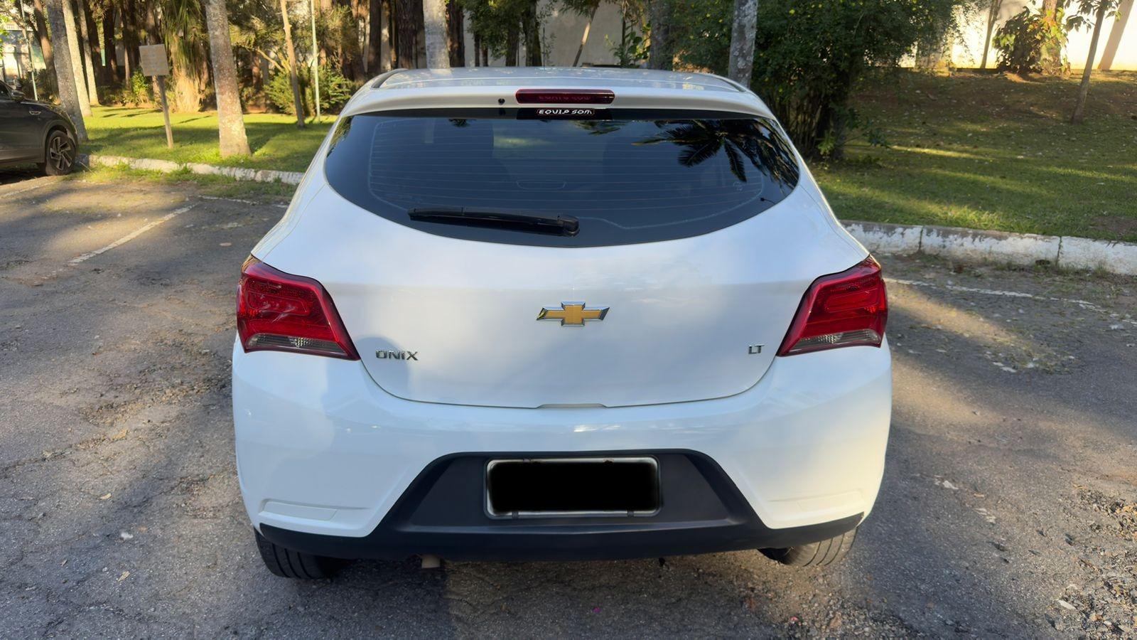 CHEVROLET Onix Hatch - Foto